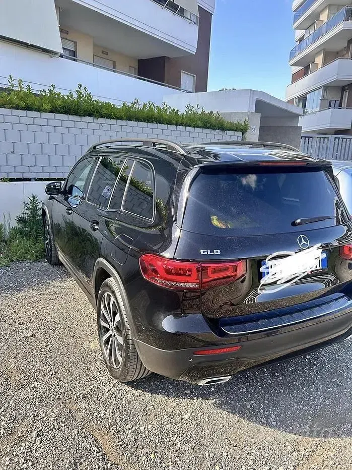 Usata Mercedes GLB180 136 CV (100 kW) 2023 Nero SUV