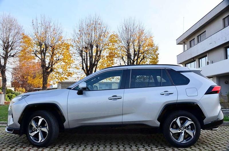 Usata Toyota RAV4 Hybrid 306 CV (225 kW) 2023 Argento SUV