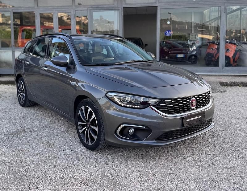 Begagnad Fiat Tipo Lounge 95 HK (69 kW) 2018 Grå Kombi