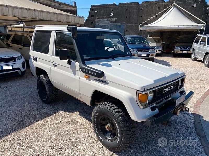 Bianco Usata 1990 Toyota Land Cruiser SUV | 9900 € - Immagine 1/4