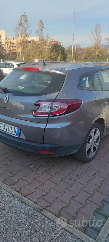Grigio Usata 2011 Renault Mégane GrandTour Station wagon | 3900 € (Super prezzo) - Immagine 1/4