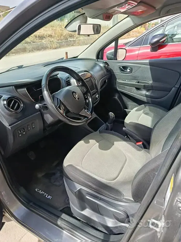 Usata Renault Captur 90 CV (66 kW) 2013 Grigio SUV