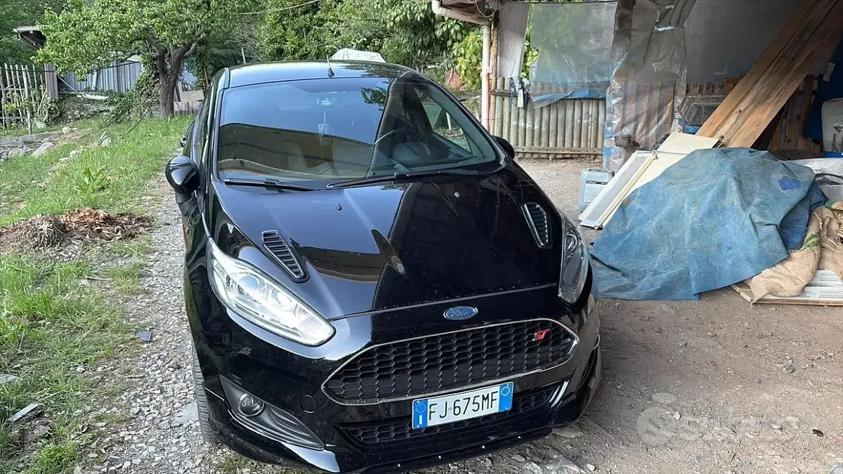 Usata Ford Fiesta ST-Line 100 CV (73 kW) 2017 Nero Utilitaria
