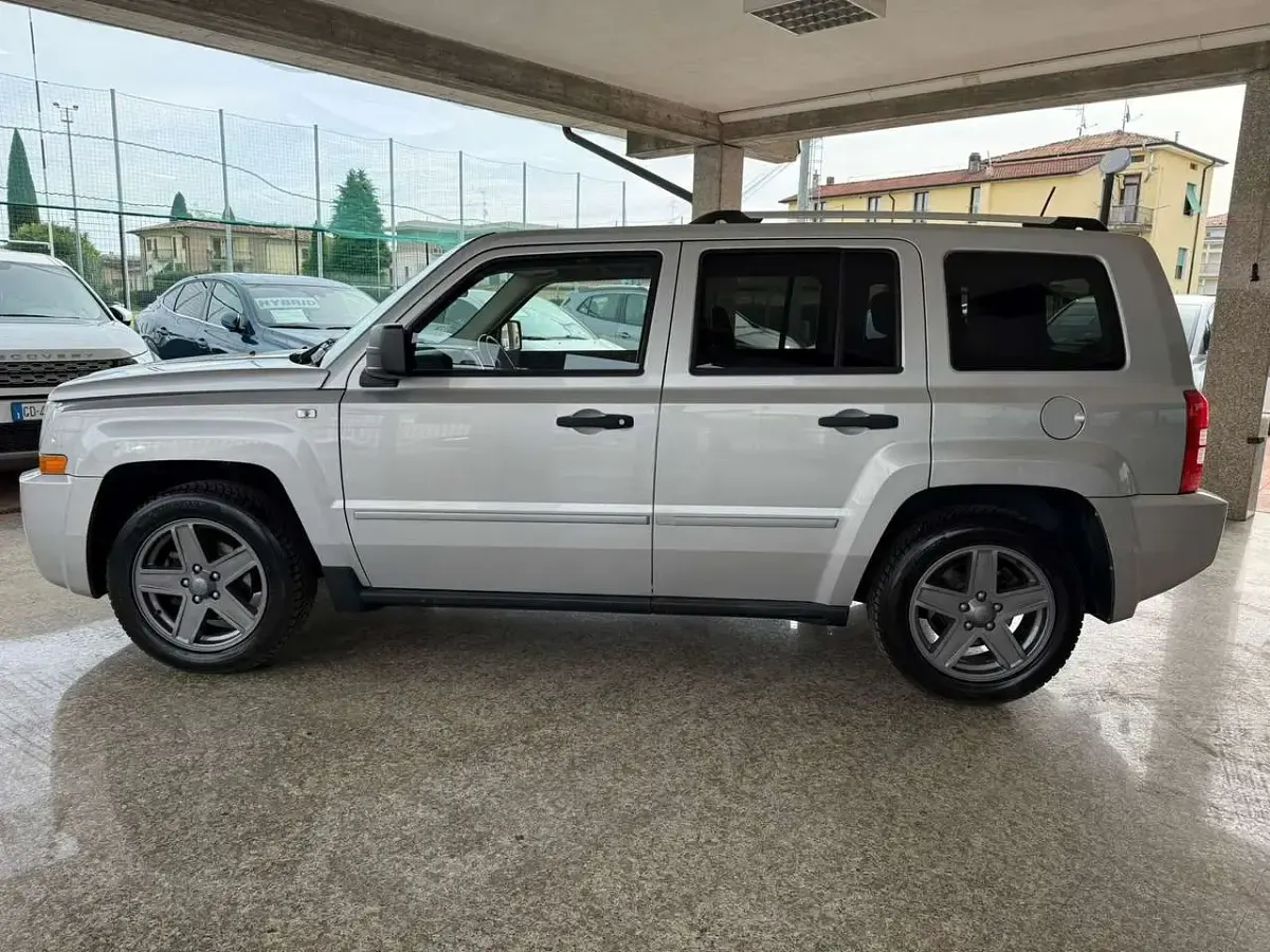 Usata Jeep Patriot Limited 140 CV (102 kW) 2008 Grigio SUV