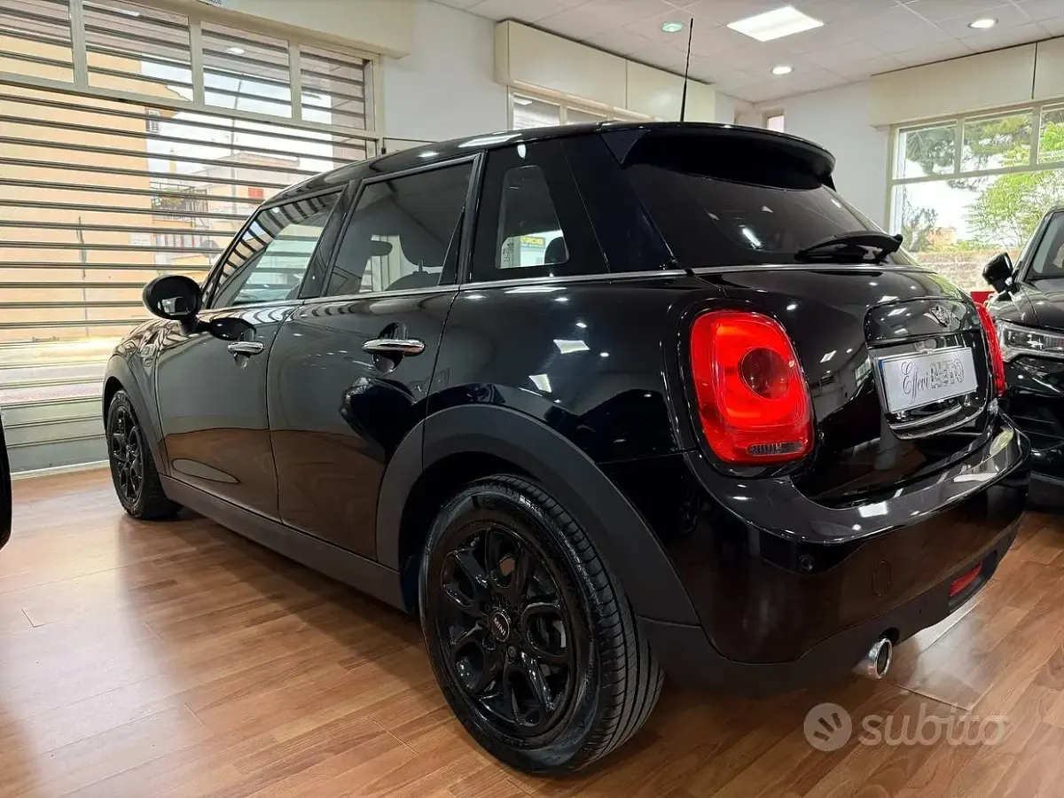 Usata Mini Cooper D 116 CV (85 kW) 2018 Blu Utilitaria