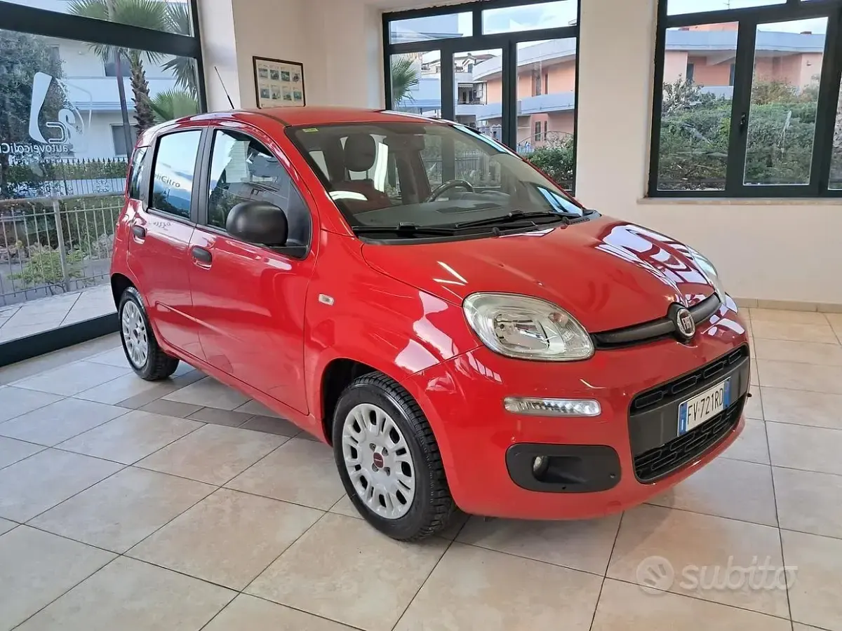 Usata Fiat Panda Easy 69 CV (50 kW) 2019 Rosso Utilitaria