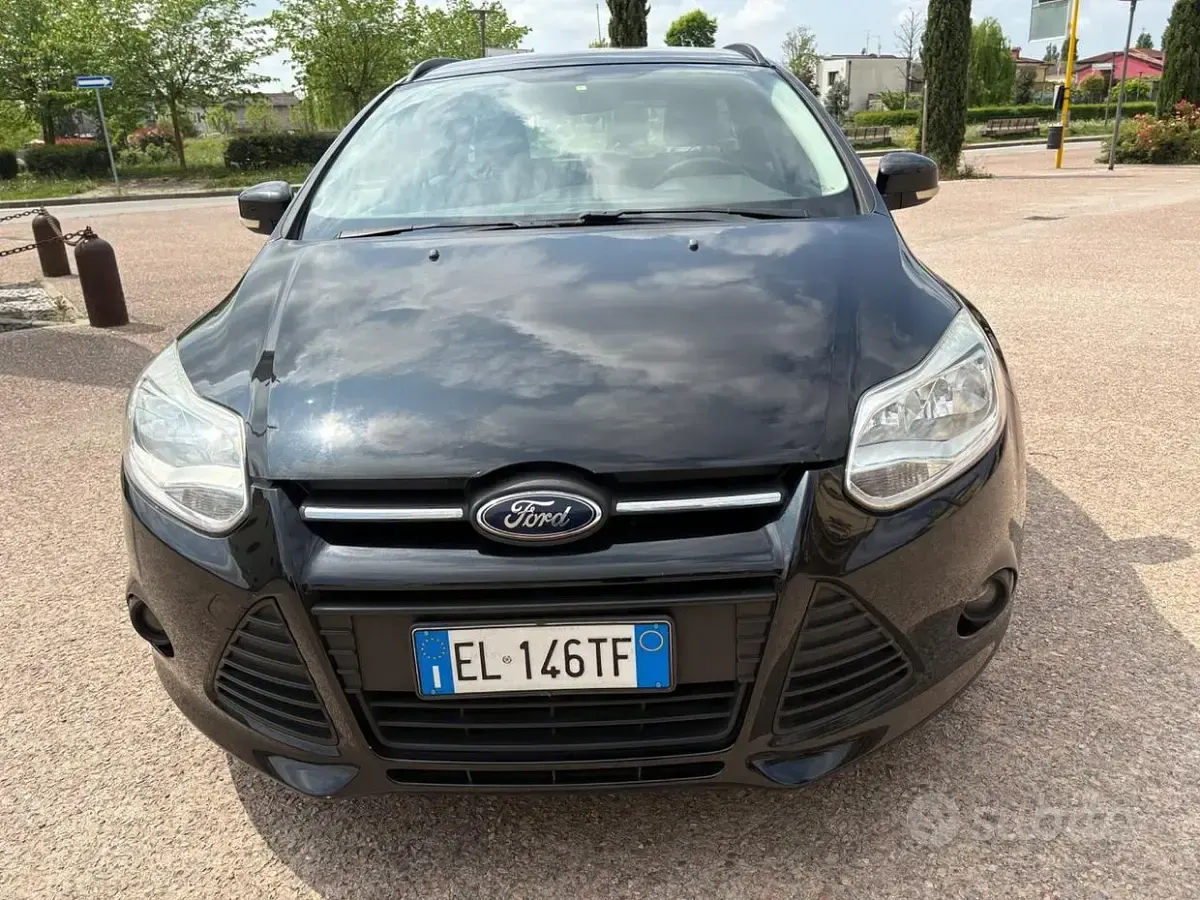 Usata Ford Focus 116 CV (85 kW) 2012 Nero Station wagon