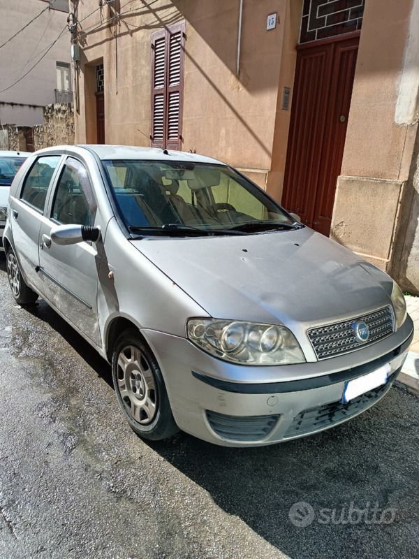 Grigio Usata 2005 Fiat Punto Utilitaria | 2000 € - Immagine 1/2