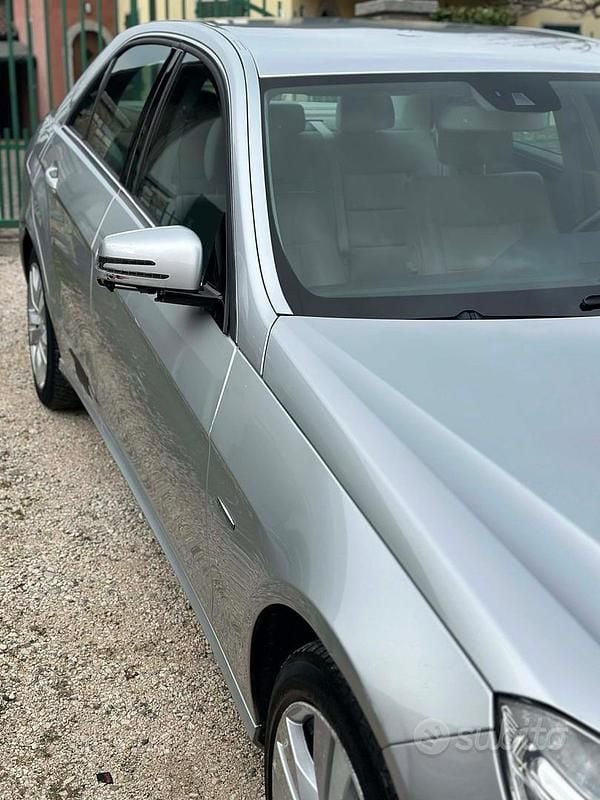 Usata Mercedes E350 Avantgarde 231 CV (169 kW) 2012 Grigio Berlina