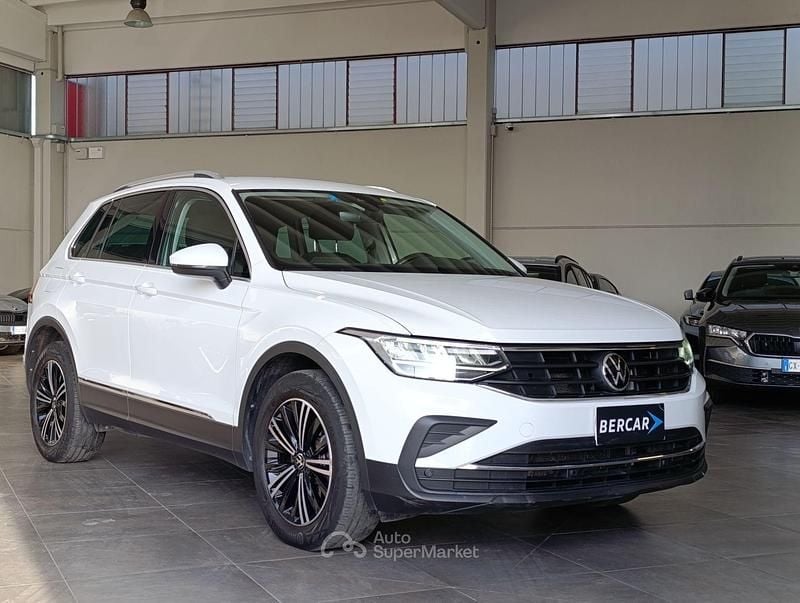 Bianco Usata 2021 VW Tiguan Life SUV | 21.200 € (Buon prezzo) - Immagine 1/4