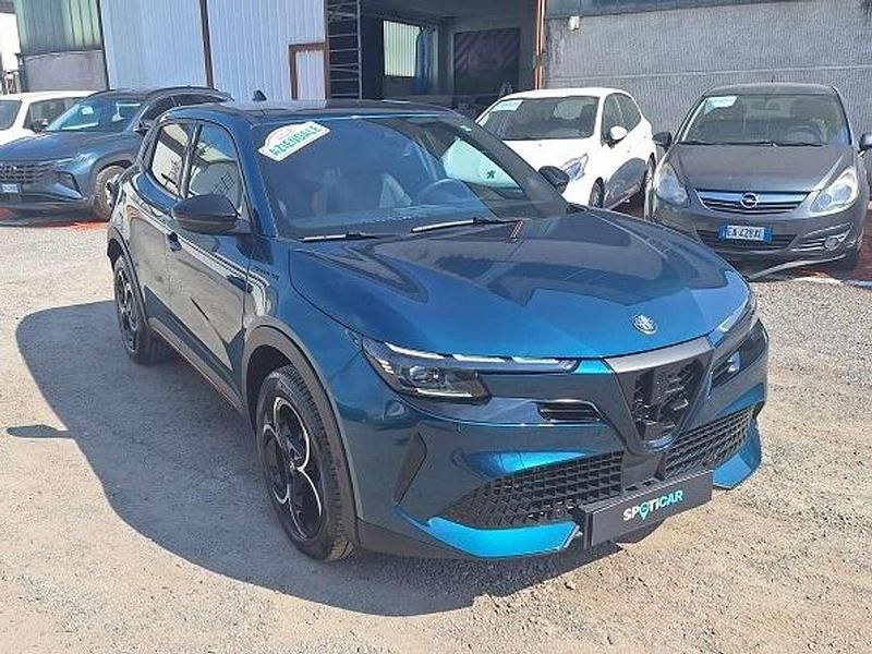 Käytetty Alfa Romeo Junior Edizione Speciale 136 HP (100 kW) 2024 Sininen Katumaasturi