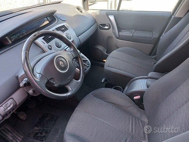 Usata Renault Scénic II 119 CV (87 kW) 2007 Grigio Monovolume