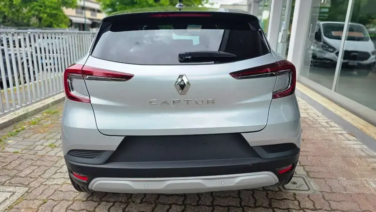 Usata Renault Captur Evolution 101 CV (74 kW) 2023 Argento tetto nero SUV