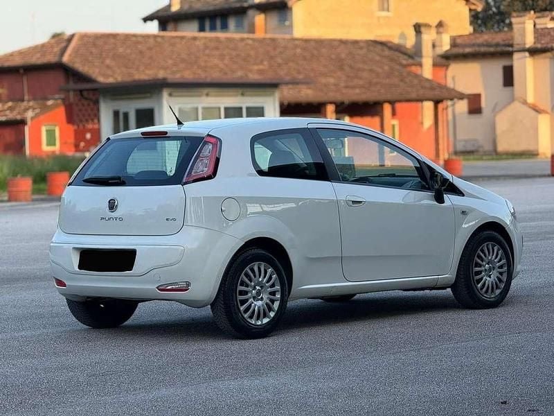 Usata Fiat Punto Evo Dynamic 75 CV (55 kW) 2012 Bianco Utilitaria