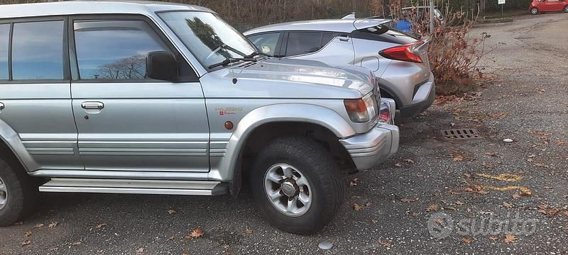 Grigio Usata 1997 Mitsubishi Pajero SUV | 7000 € (Buon prezzo) - Immagine 1/4