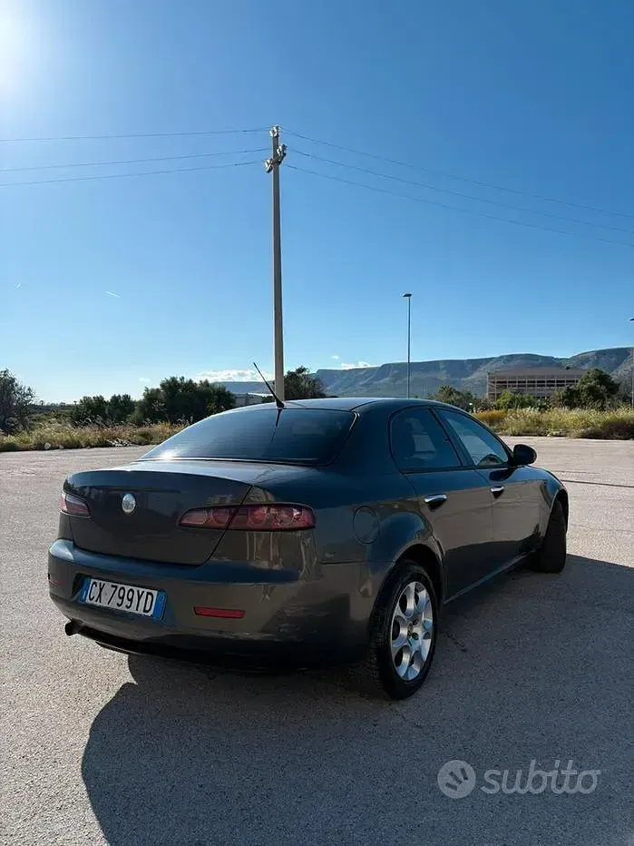 Usata Alfa Romeo 159 150 CV (110 kW) 2005 Marrone Berlina