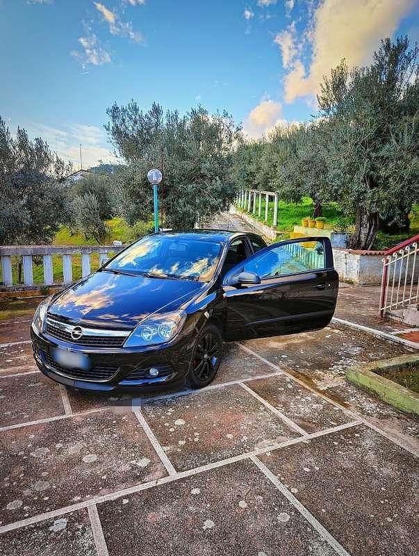 Usata Opel Astra GTC Enjoy 90 CV (66 kW) 2007 Berlina