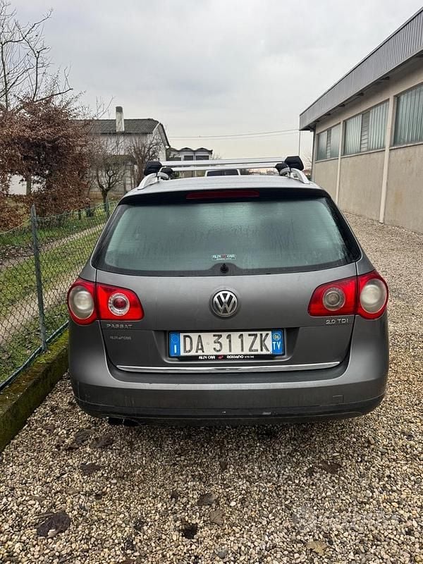 Usata VW Passat Highline 140 CV (102 kW) 2006 Grigio Station wagon