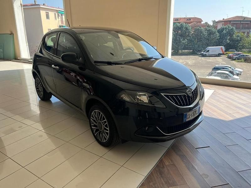 Usata Lancia Ypsilon Gold 69 CV (50 kW) 2023 Nero Utilitaria