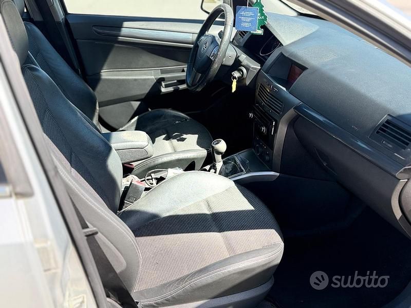 Usata Opel Astra 101 CV (74 kW) 2005 Grigio Berlina