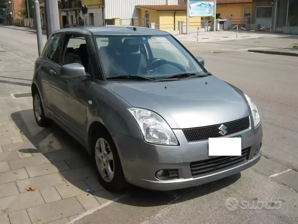 Usata Suzuki Swift GL 92 CV (67 kW) 2006 Grigio Utilitaria