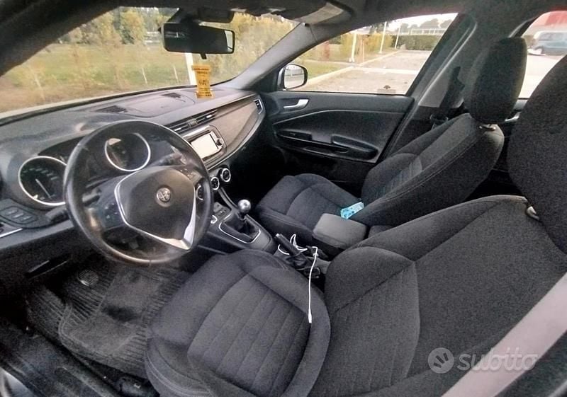 Usata Alfa Romeo Giulietta 120 CV (88 kW) 2017 Grigio Berlina