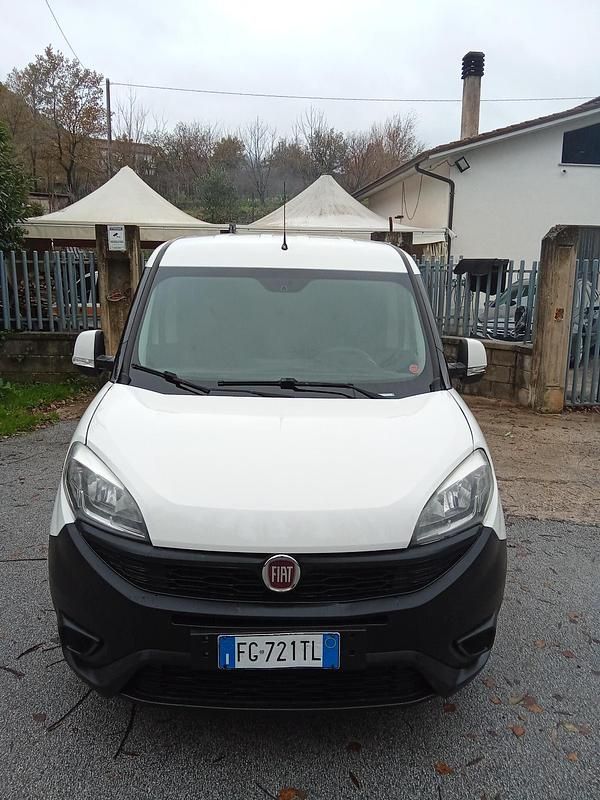 Bianco Usata 2016 Fiat Doblò Monovolume | 5300 € (Super prezzo) - Immagine 1/4