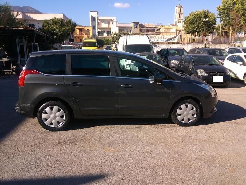 Usata Peugeot 5008 Premium 110 CV (80 kW) 2010 Bianco Monovolume