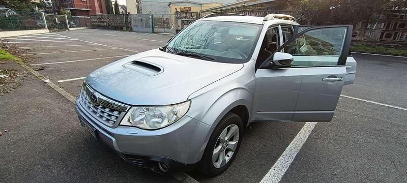 Argento Usata 2012 Subaru Forester Exclusive+ SUV | 5500 € (Ottimo prezzo) - Immagine 1/3