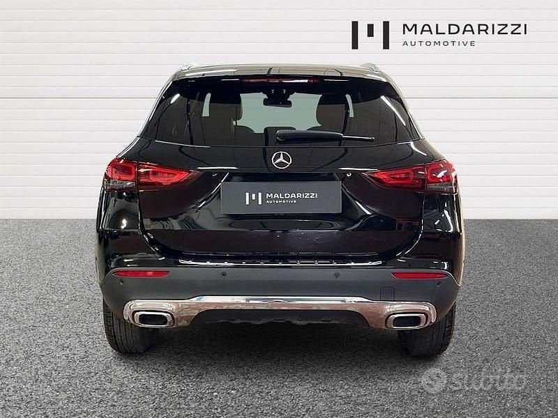 Usata Mercedes E250 160 CV (117 kW) 2023 Nero SUV