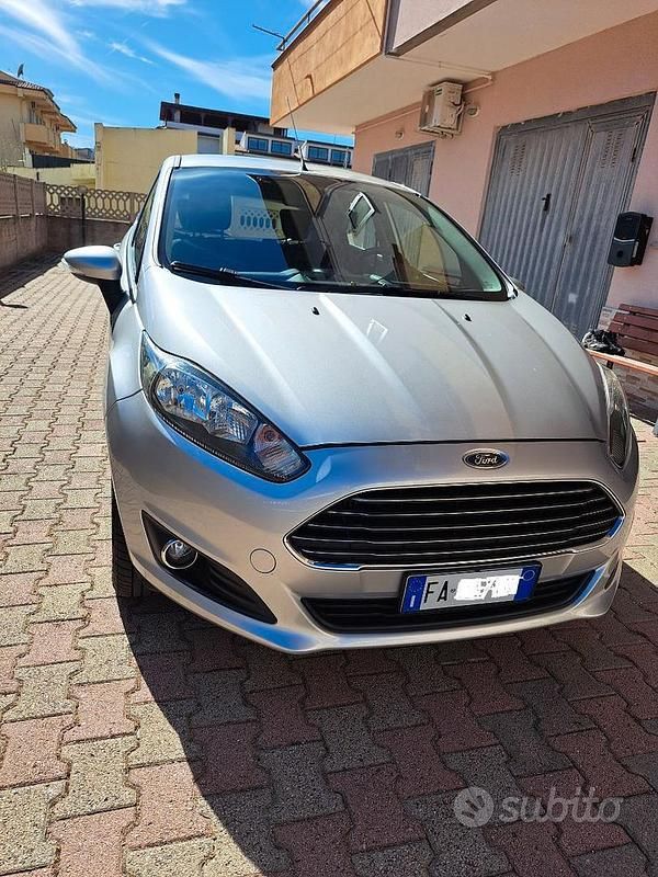 Usata Ford Fiesta 2015 Grigio Berlina