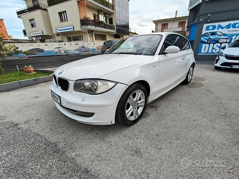 Bianco Usata 2007 BMW 118 Due volumi | 5500 € (Cara) - Immagine 1/4