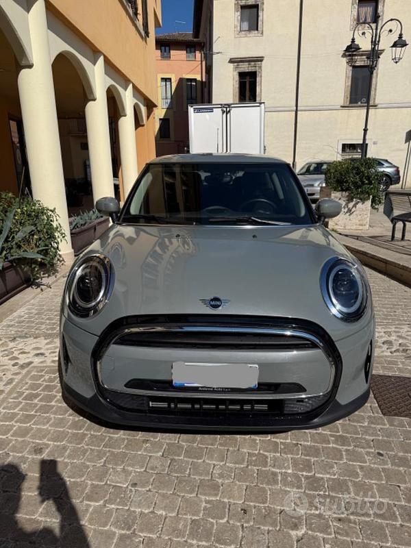 Usata Mini ONE 75 CV (55 kW) 2020 Grigio Utilitaria