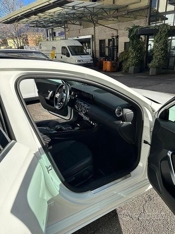 Usata Mercedes A200 150 CV (110 kW) 2022 Bianco Berlina