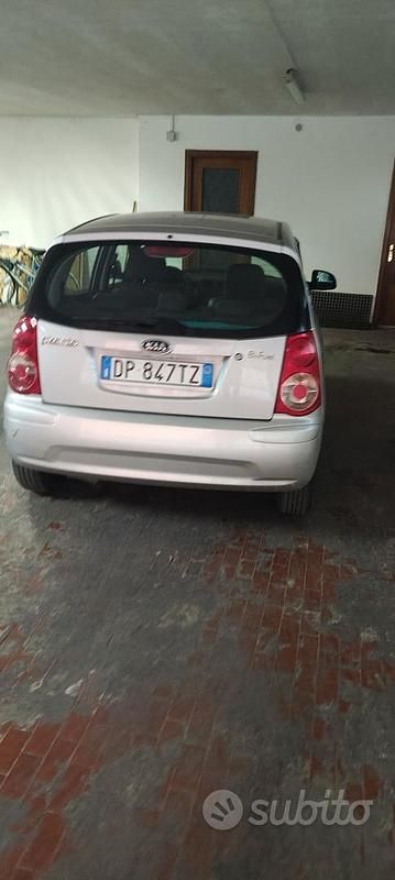 Käytetty Kia Picanto 61 HP (44 kW) 2008 Harmaa Viistoperä