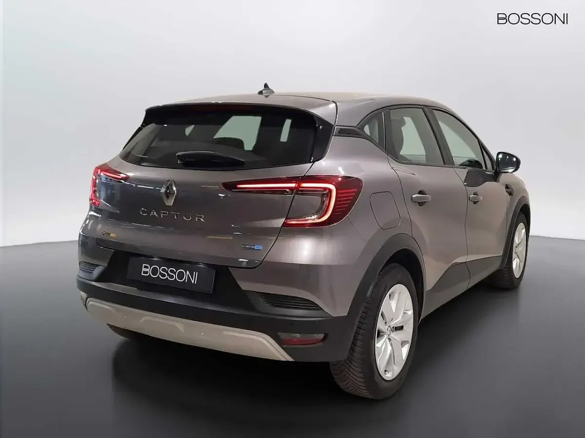 Usata Renault Captur Zen 143 CV (105 kW) 2022 Grigio SUV