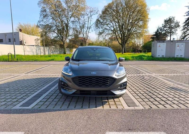 Begagnad Ford Kuga ST-Line X 120 HK (88 kW) 2024 Grå SUV