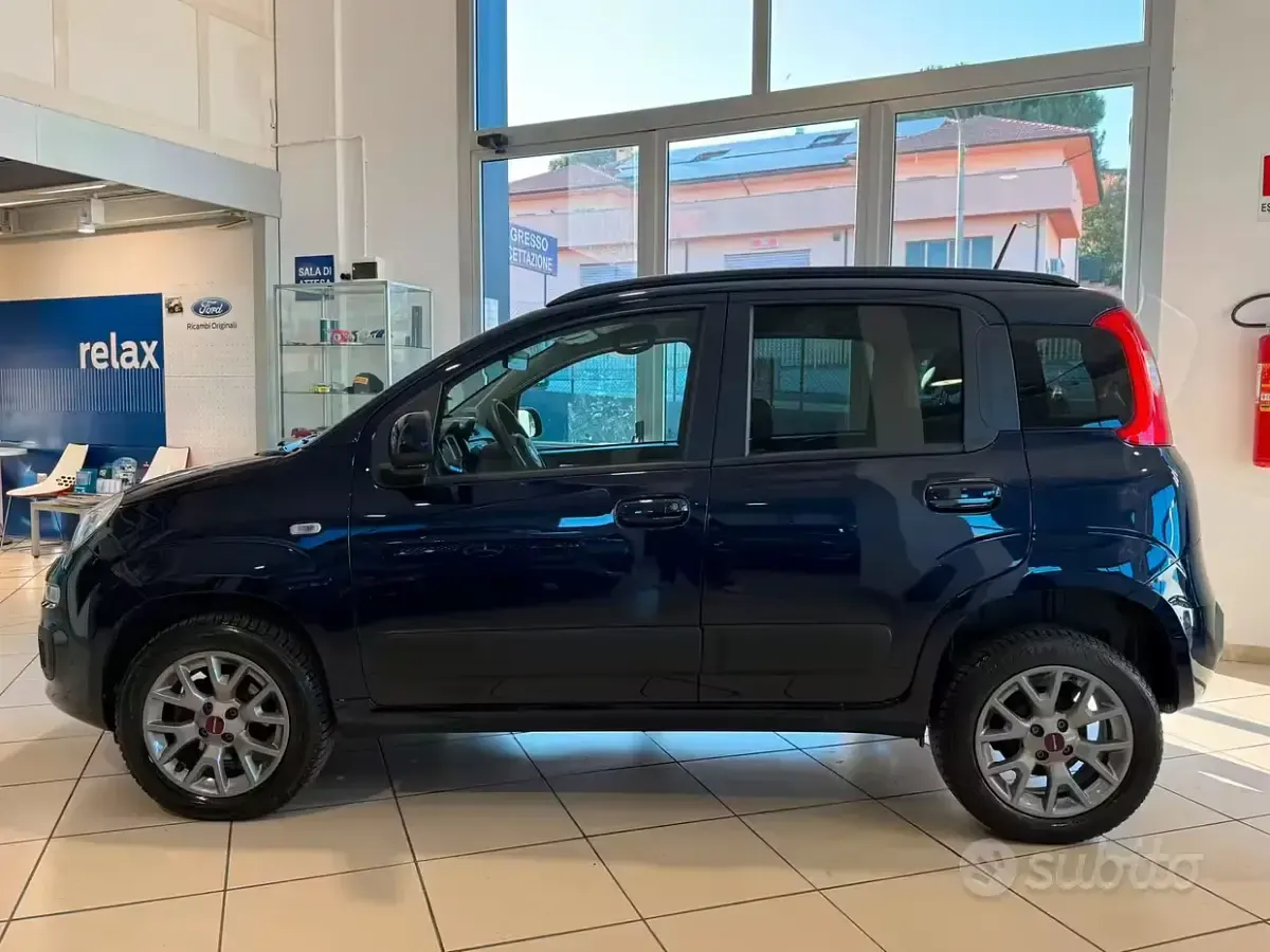 Usata Fiat Panda Lounge 71 CV (52 kW) 2020 Blu notte Utilitaria