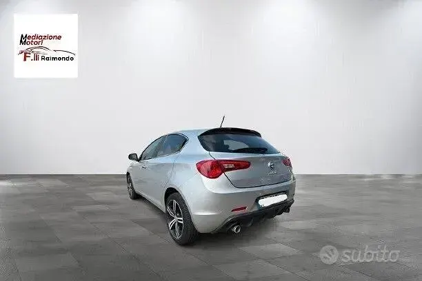 Usata Alfa Romeo Giulietta Exclusive 175 CV (128 kW) 2015 Grigio Utilitaria