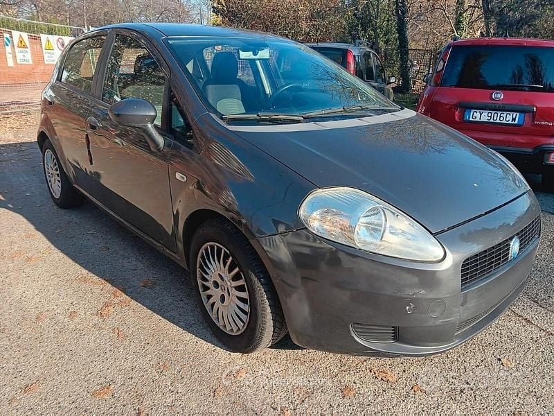 Usata Fiat Grande Punto 95 CV (69 kW) 2007 Grigio Utilitaria
