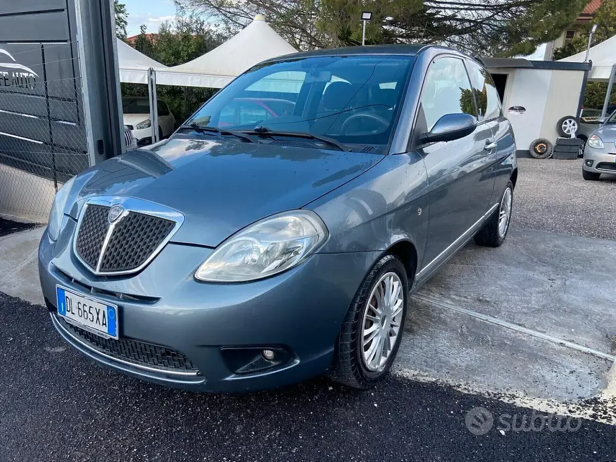 Usata Lancia Ypsilon 60 CV (44 kW) 2007 Grigio Utilitaria