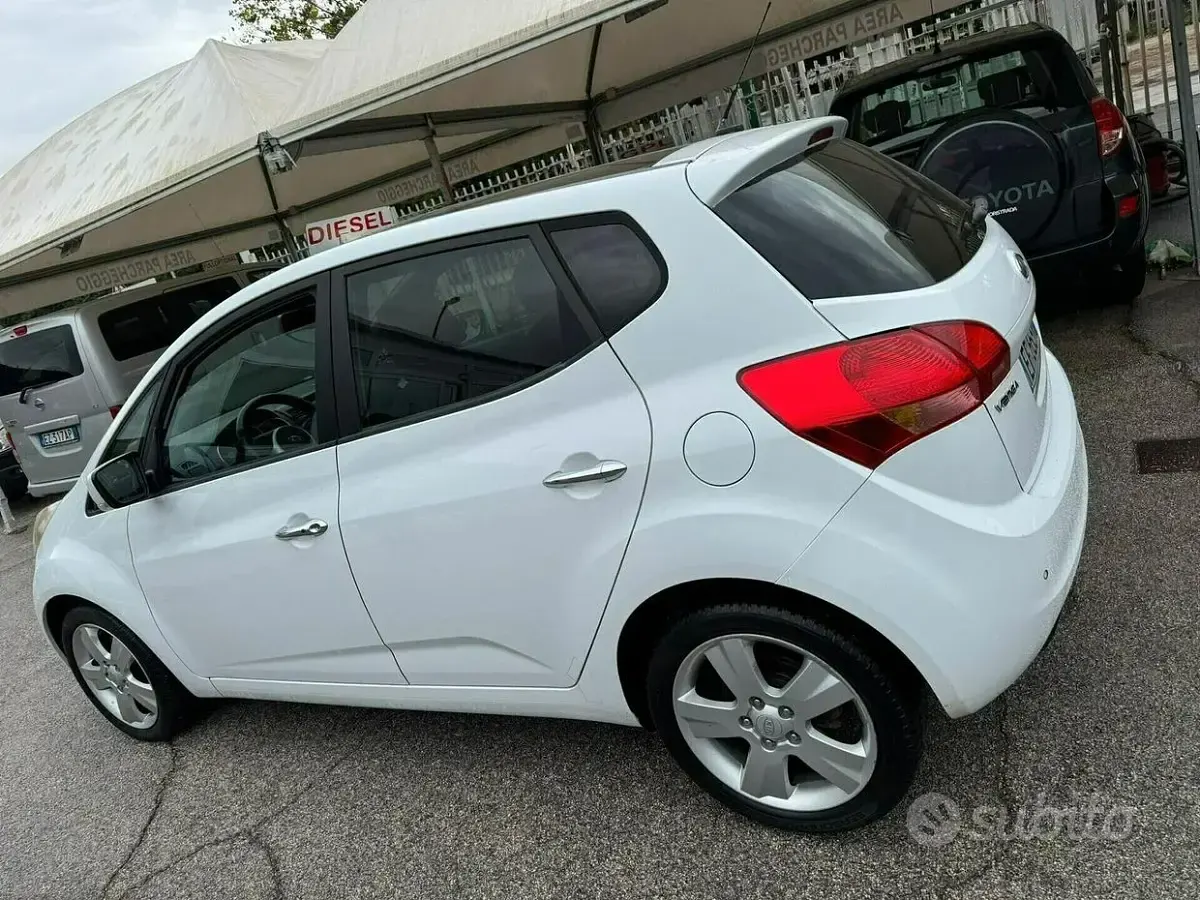 Usata Kia Venga 115 CV (84 kW) 2011 Bianco Utilitaria