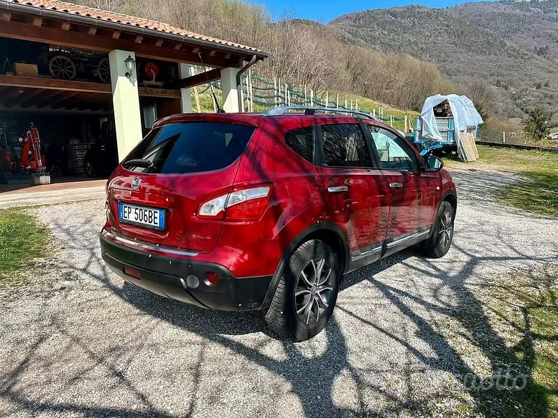 Usata Nissan Qashqai Tekna 117 CV (86 kW) 2011 Rosso SUV