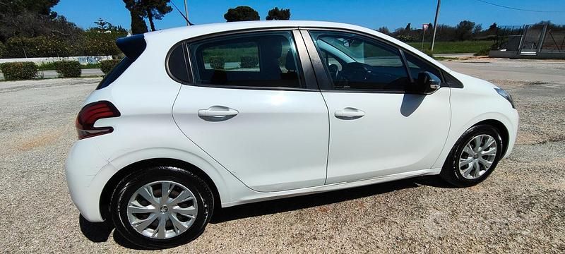 Usata Peugeot 208 Active 75 CV (55 kW) 2018 Bianco Utilitaria