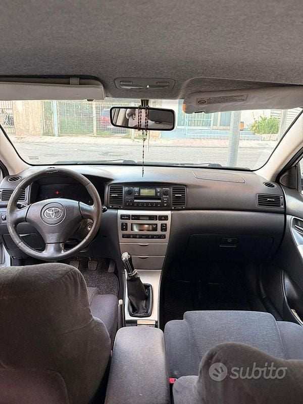 Usata Toyota Corolla 90 CV (66 kW) 2002 Grigio Station wagon