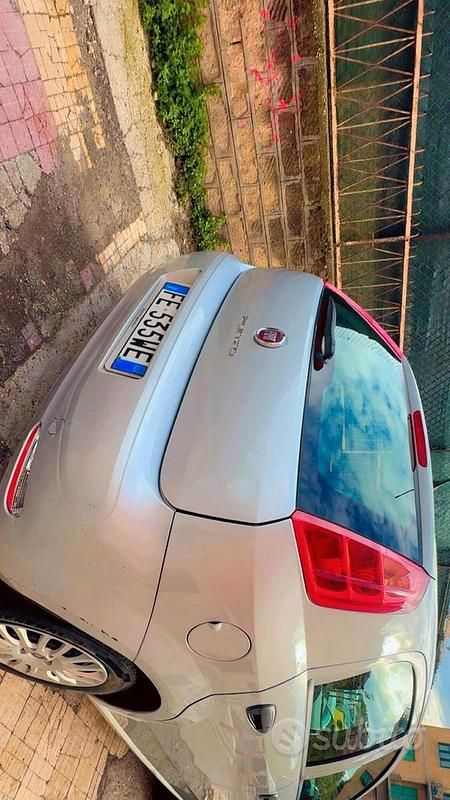 Usata Fiat Punto Lounge 69 CV (50 kW) 2016 Grigio Berlina
