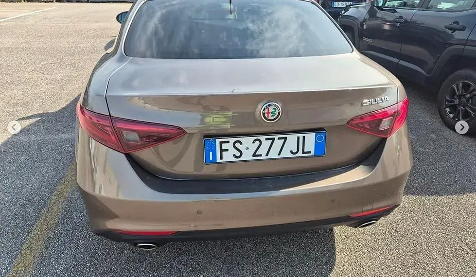 Usata Alfa Romeo Giulia Super 180 CV (132 kW) 2018 Grigio Berlina
