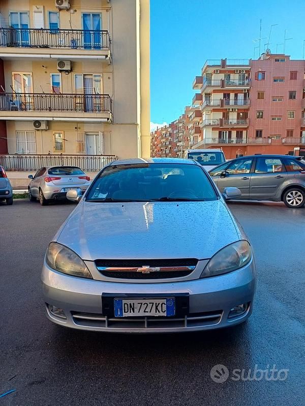 Grigio Usata 2008 Chevrolet Lacetti SX Tre volumi | 2200 € - Immagine 1/4