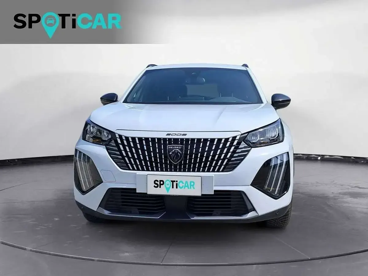 Usata Peugeot 2008 Allure 102 CV (75 kW) 2023 Bianco SUV