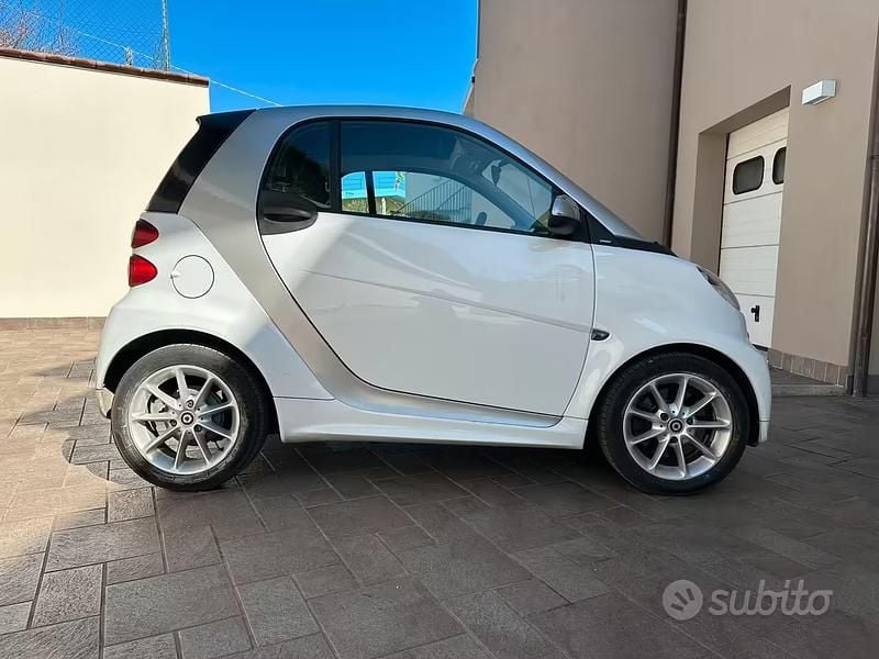 Usata Smart ForTwo Coupé 45 CV (33 kW) 2012 Bianco Coupé